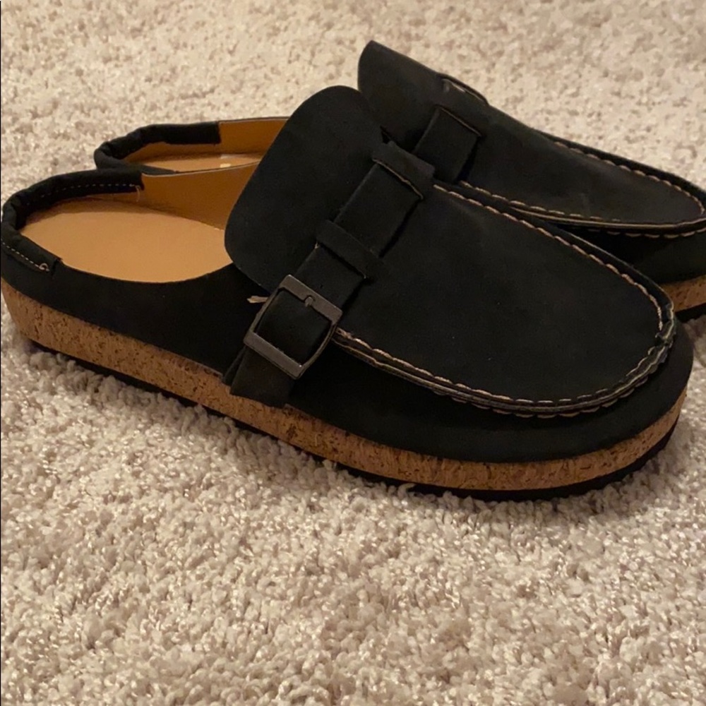 Black slippers.